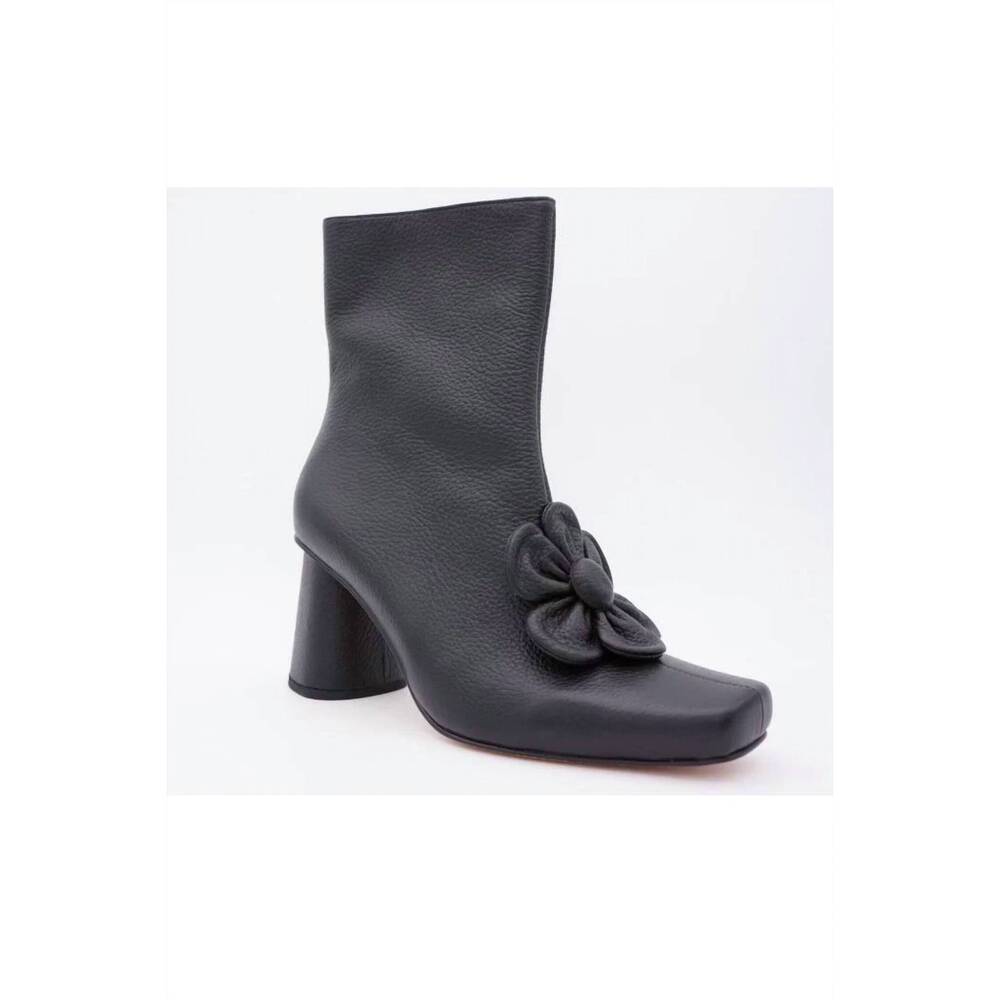NEW BUTRICH women's sakura bootie in black+